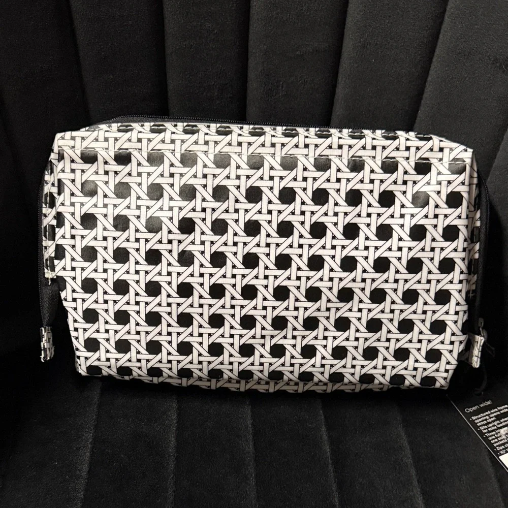 New NWT Scout Cane Fonda Big Mouth Toiletry Bag Black and White Geometric - Picture 2 of 5